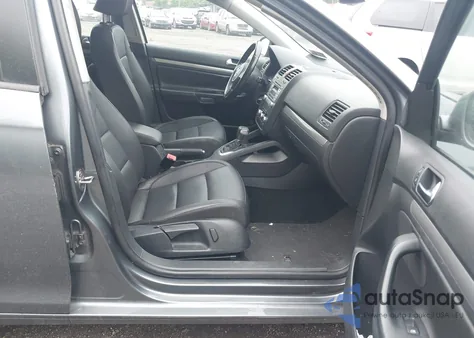 2010 Volkswagen Jetta Limited Edition z USA, uszkodzony, nr VIN 3VWRZ7AJ7AM155458